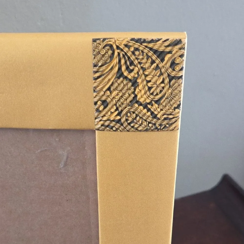 Elegant Gold Picture Frame